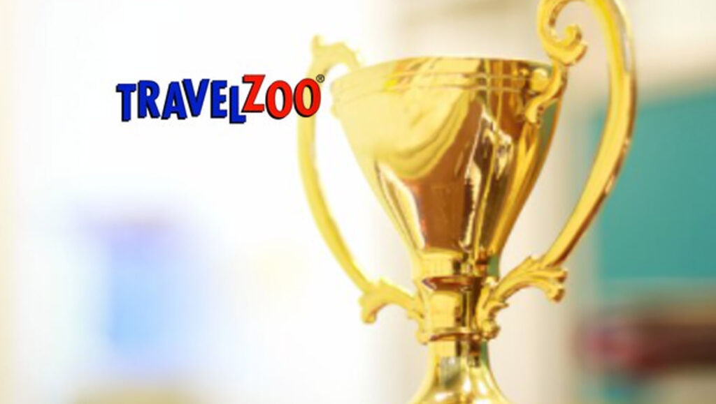 Travelzoo's-Iconic-Top-20B.-Receives-Award-from-Canadian-Online-Publishing-Industry